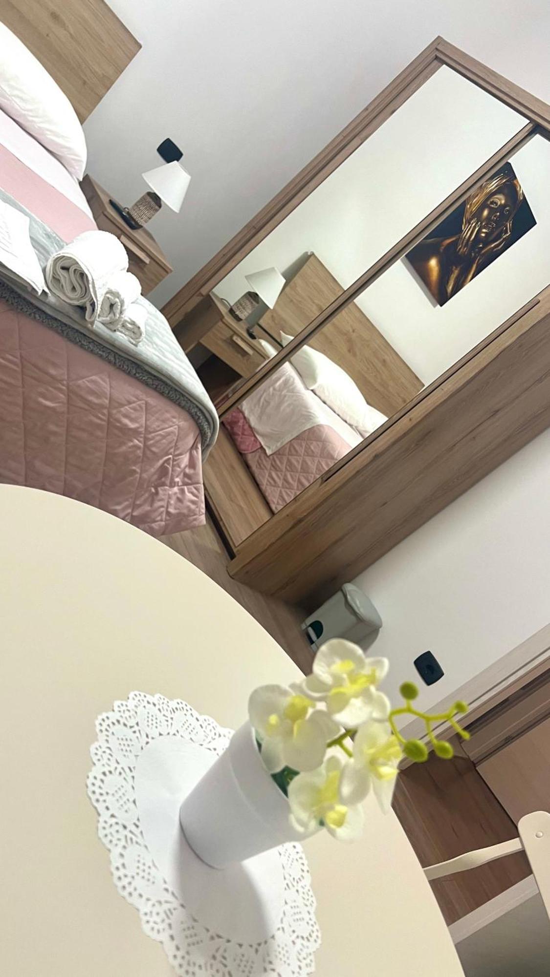 Juliet N - Rental Rooms เวโรนา ภายนอก รูปภาพ