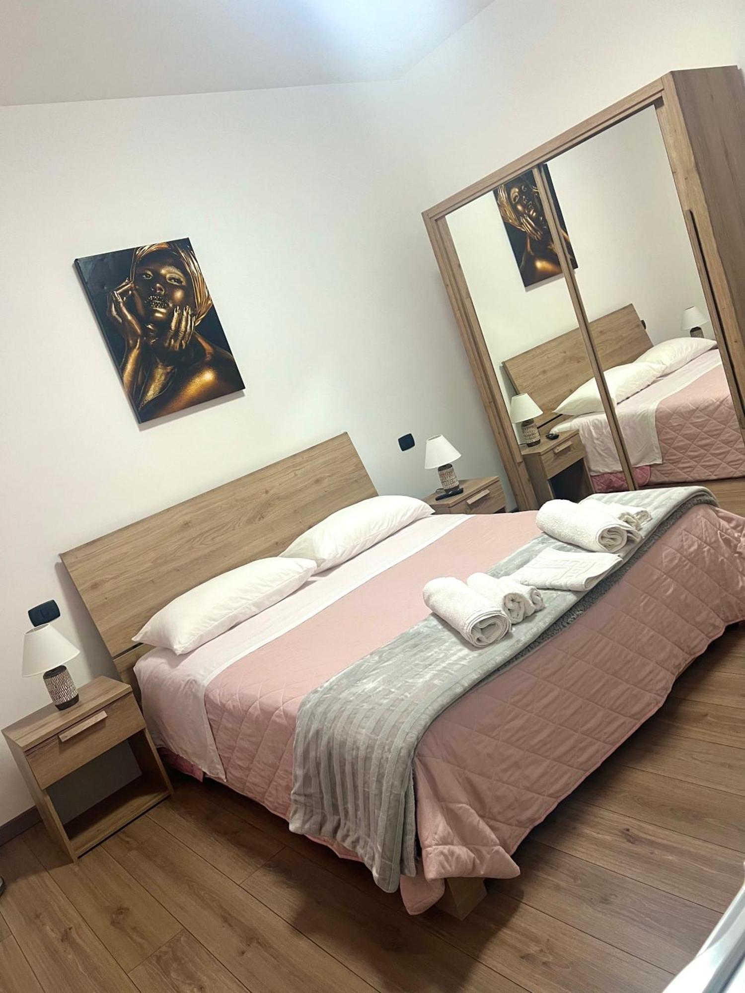 Juliet N - Rental Rooms เวโรนา ภายนอก รูปภาพ