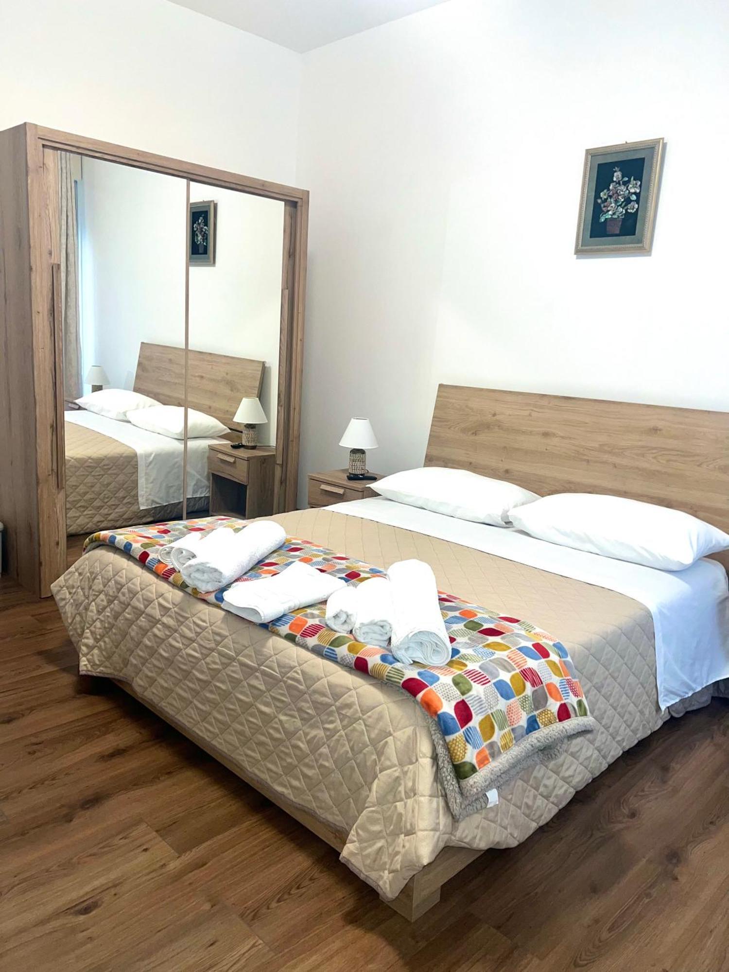 Juliet N - Rental Rooms เวโรนา ภายนอก รูปภาพ
