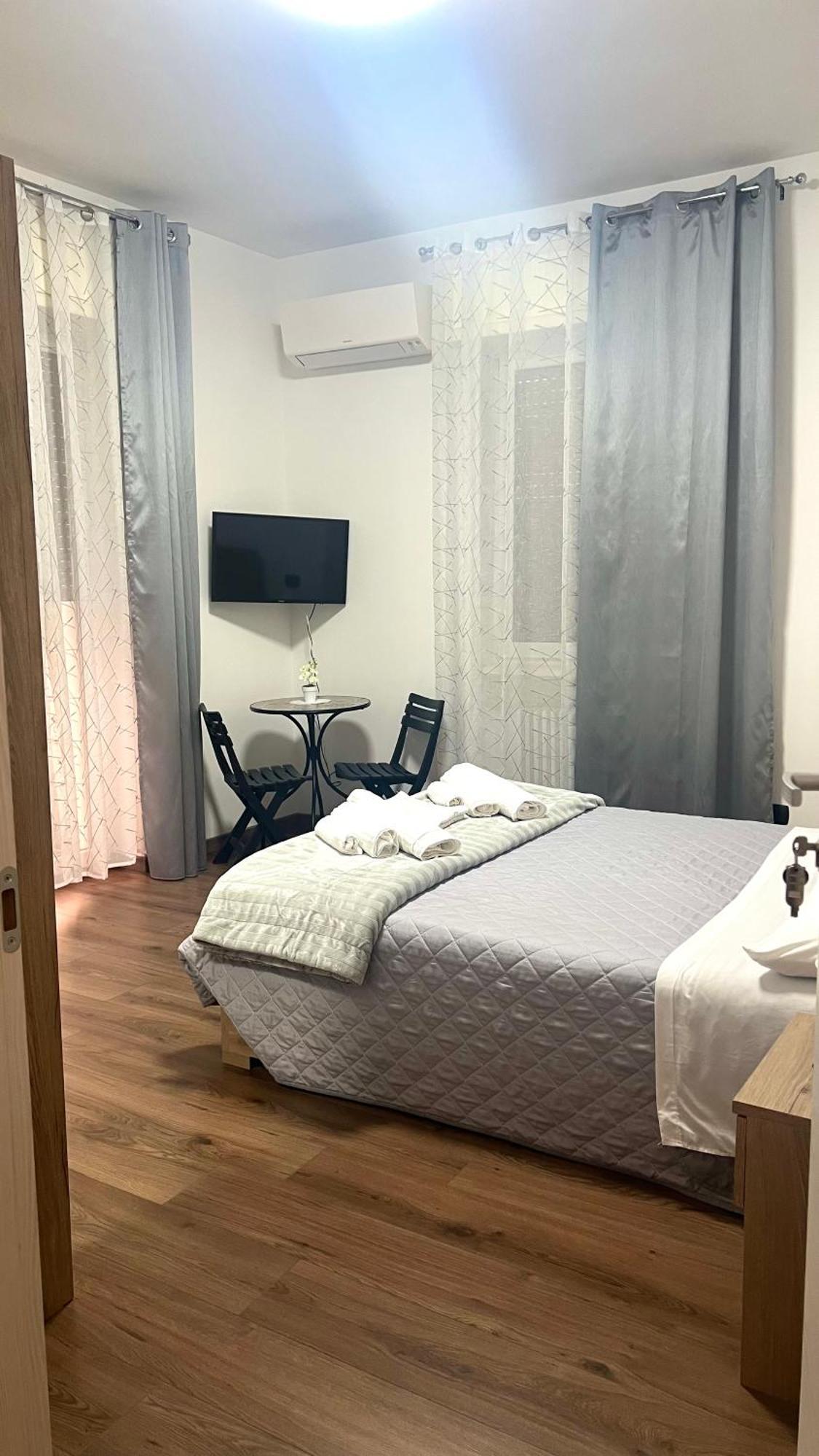 Juliet N - Rental Rooms เวโรนา ภายนอก รูปภาพ